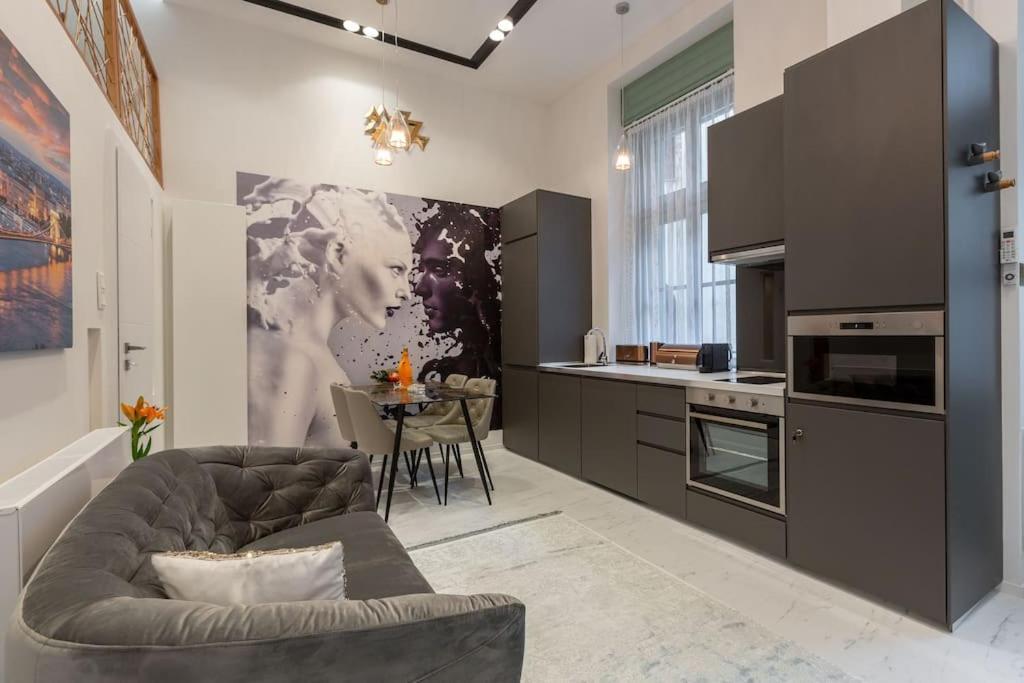 Premium Apartment By Hi5-King Street'S Luxury Budapest Bagian luar foto