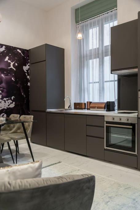 Premium Apartment By Hi5-King Street'S Luxury Budapest Bagian luar foto