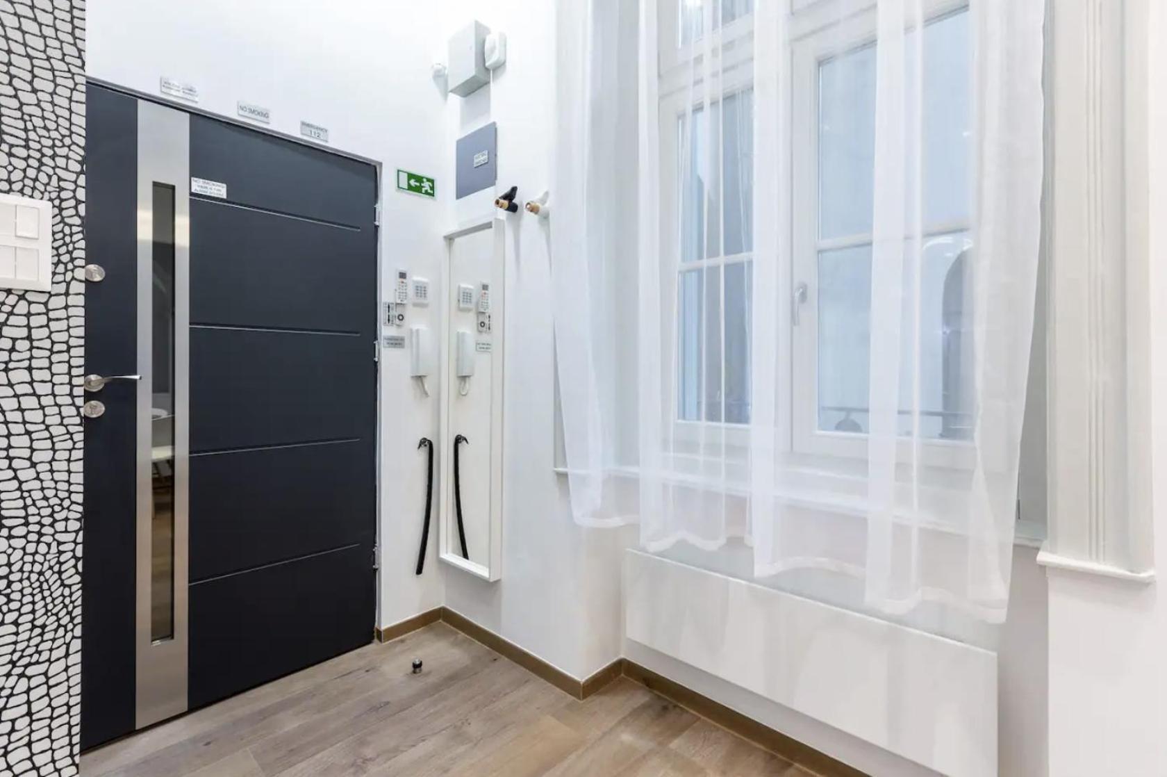 Premium Apartment By Hi5-King Street'S Luxury Budapest Bagian luar foto
